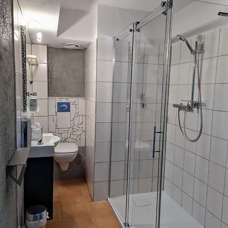 Am Waldrand 3*